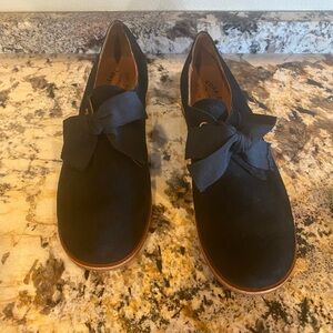 Kork-Ease Black Suede Beryl Loafers with Bow Detail. Size 11